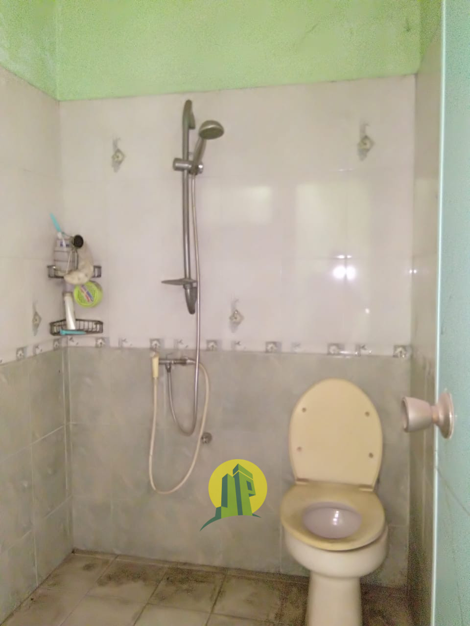 Second Toilet Rumah Second Strategis di Kota Bekasi