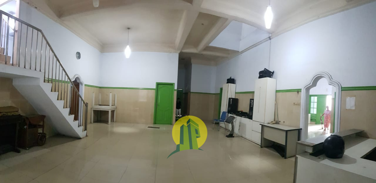 Rumah dengan Tanah Luas di Jakarta Timur