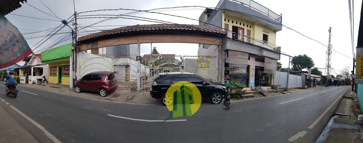 Rumah dengan Tanah Luas di Jakarta Timur