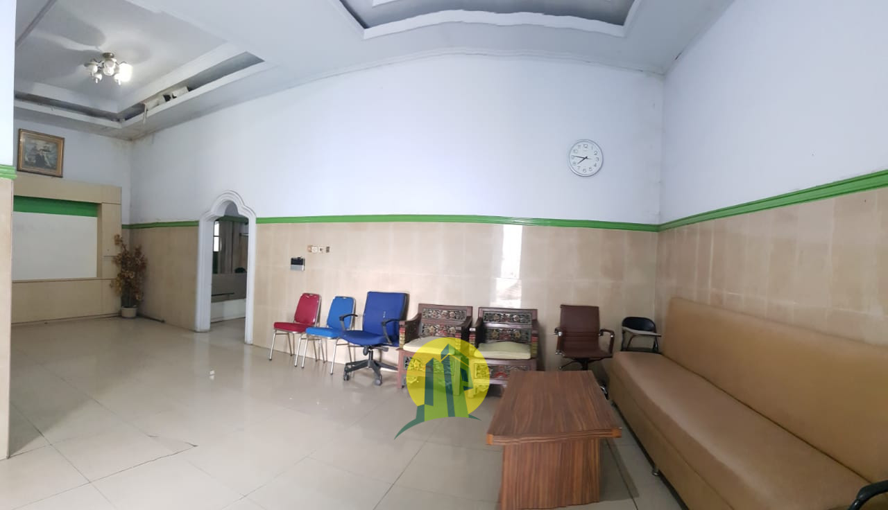 Rumah dengan Tanah Luas di Jakarta Timur