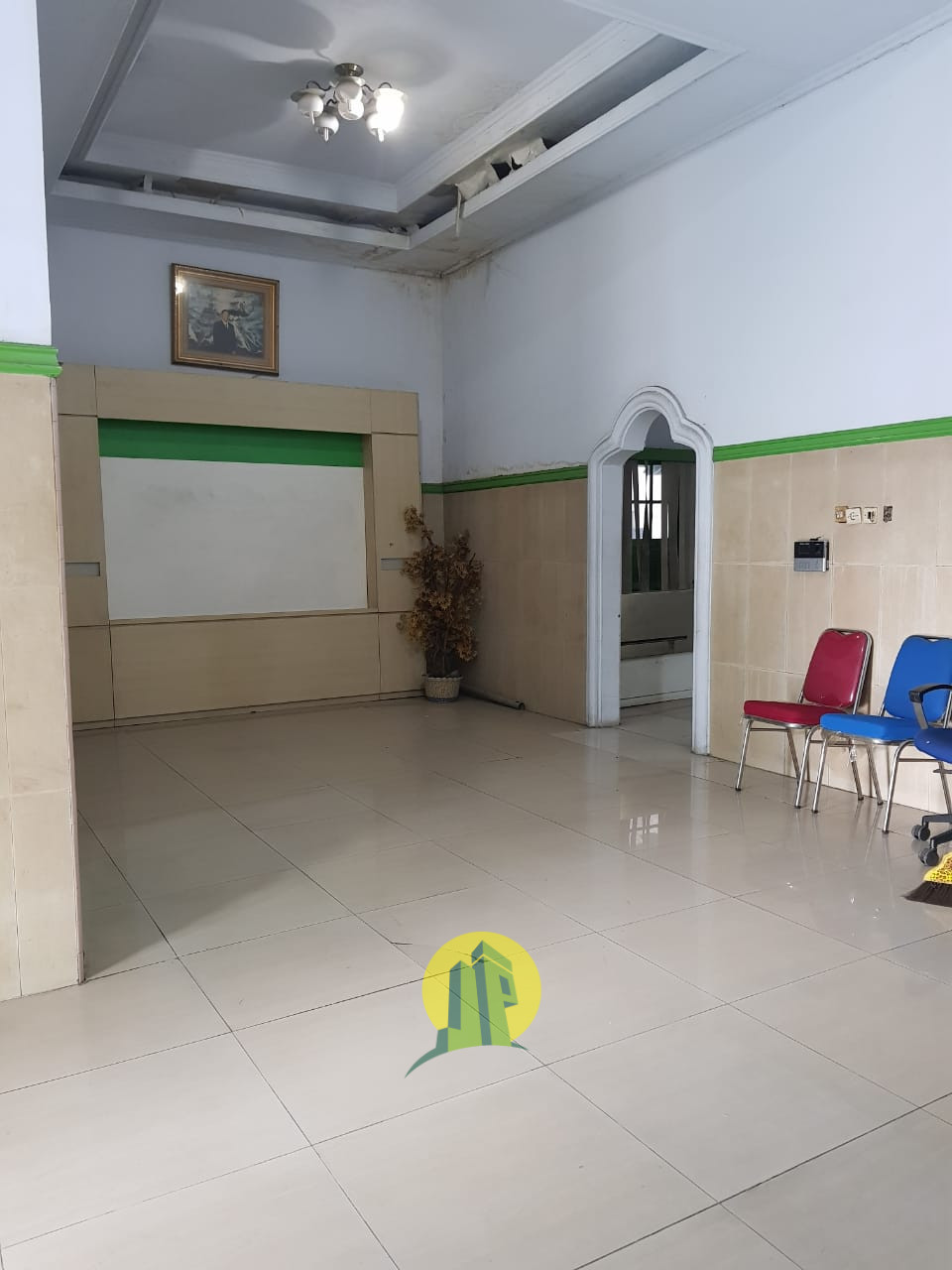 Rumah dengan Tanah Luas di Jakarta Timur