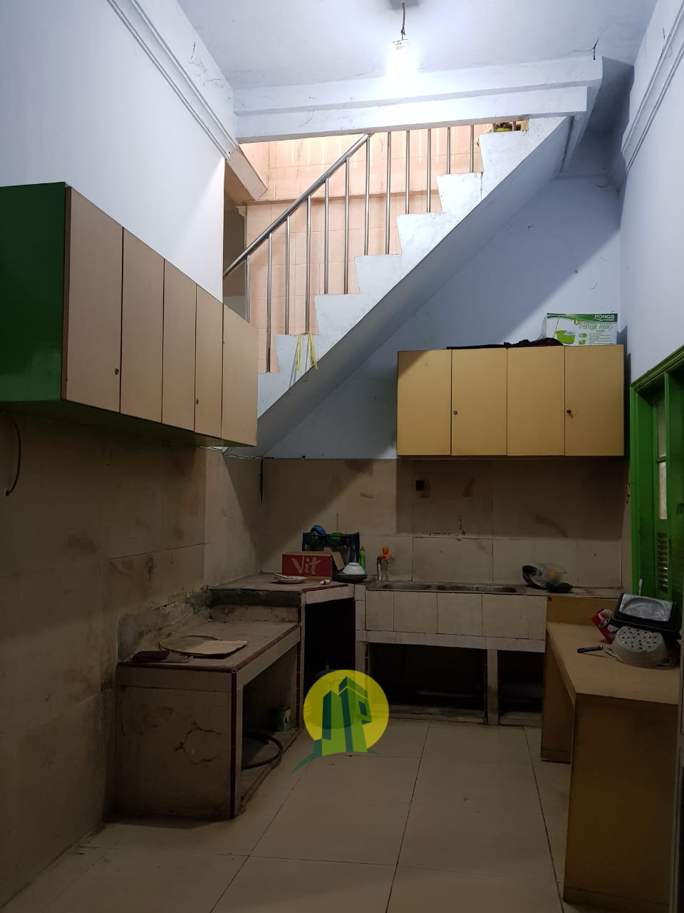 Rumah dengan Tanah Luas di Jakarta Timur