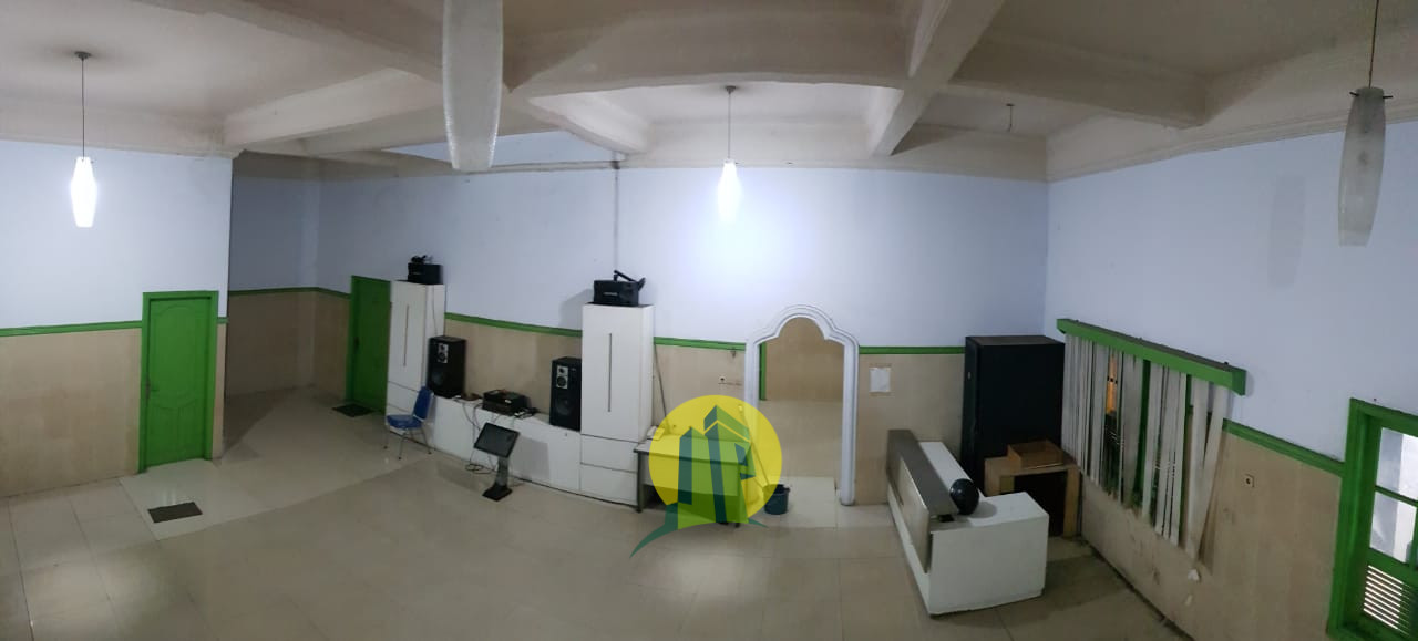 Rumah dengan Tanah Luas di Jakarta Timur