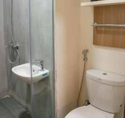 kamar mandi apartemen di Sentul LRT