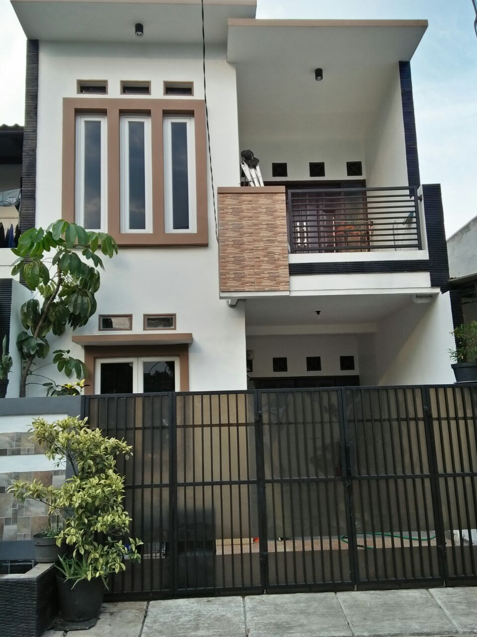 Komplek Kranggan Permai tampak depan.jpeg