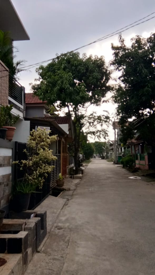 Komplek Kranggan permai jalan depan.jpeg