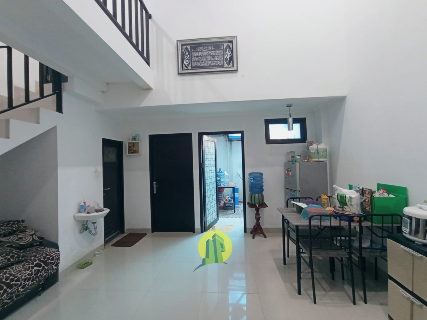 Rumah 2 lantai Siap Huni Dalam Komplek Dekat Busway Puri Beta