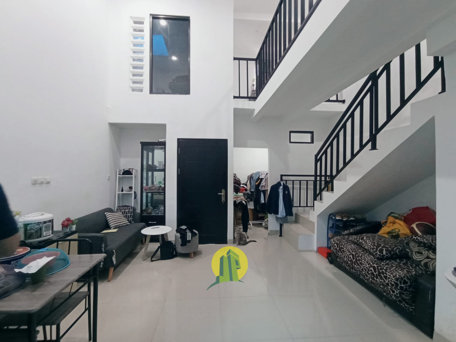 Rumah 2 lantai Siap Huni Dalam Komplek Dekat Busway Puri Beta