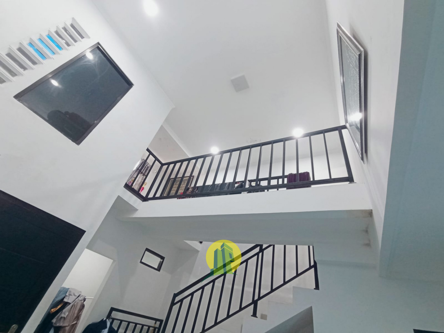 Rumah 2 lantai Siap Huni Dalam Komplek Dekat Busway Puri Beta