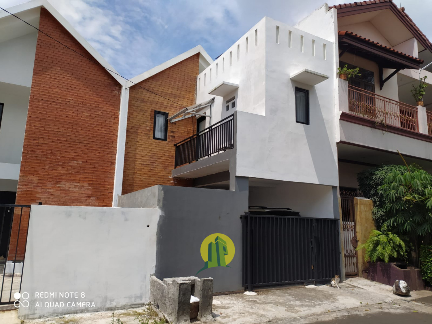 Rumah 2 lantai Siap Huni Dalam Komplek Dekat Busway Puri Beta