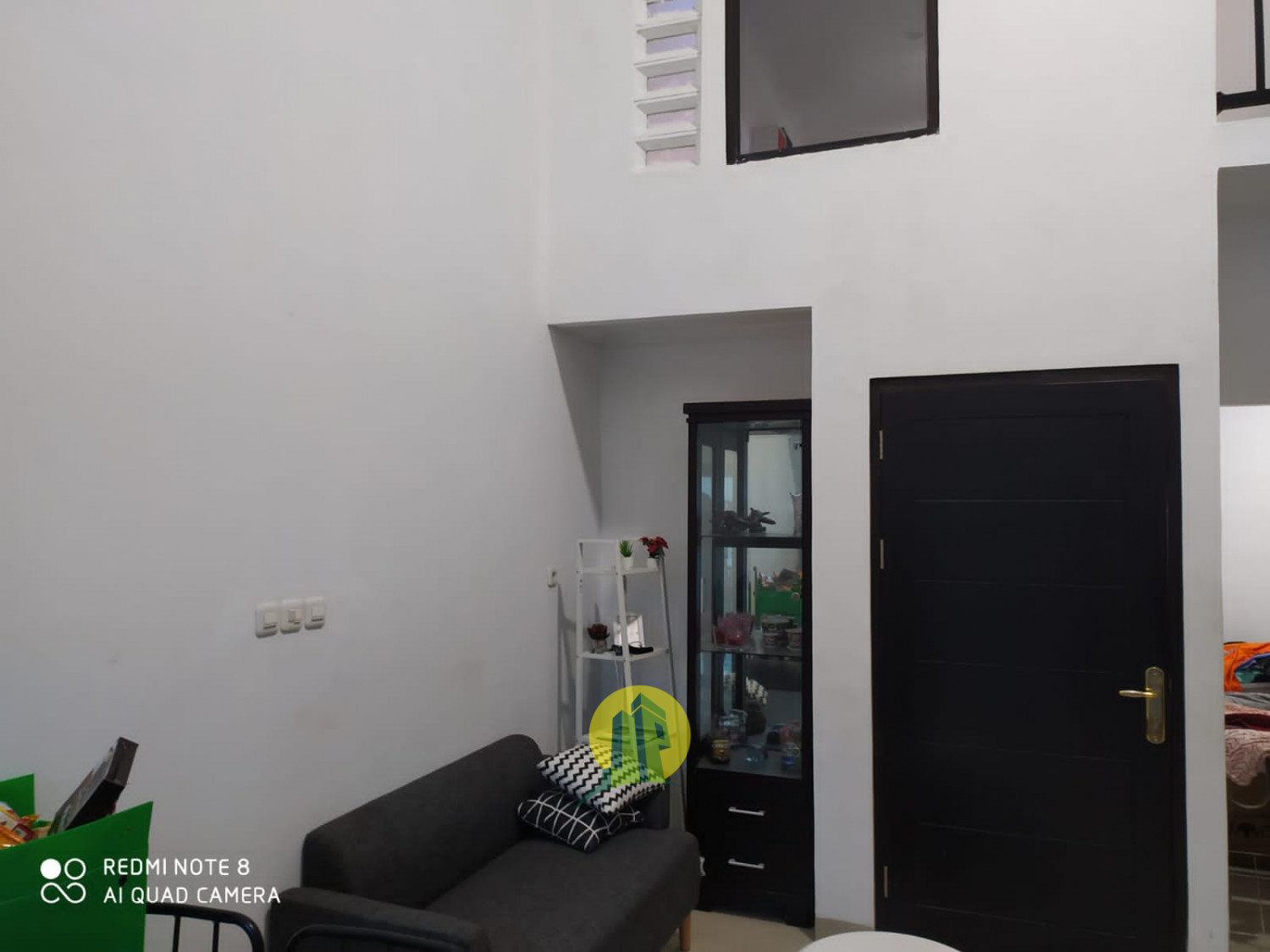 Rumah 2 lantai Siap Huni Dalam Komplek Dekat Busway Puri Beta