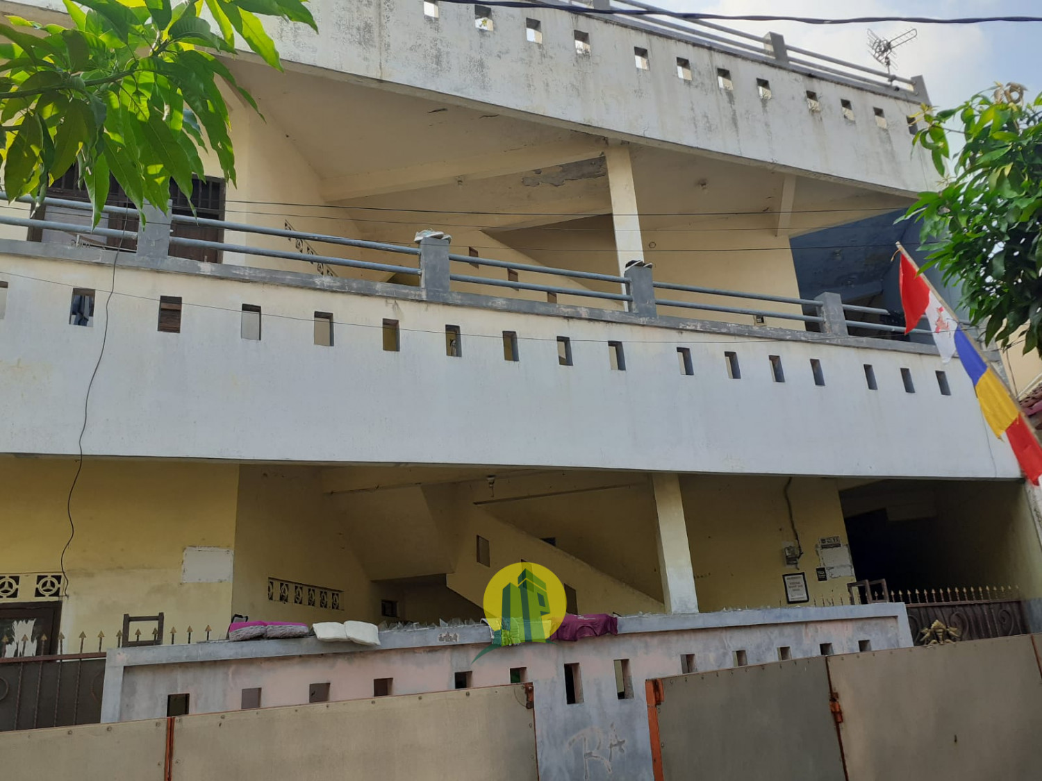 tamapk depan setiap lantai