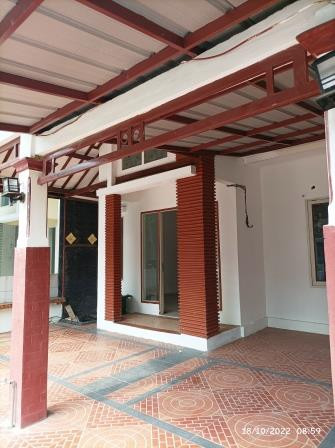 pintu depan rumah Cluster Metropolis Galuh Mas Karawang