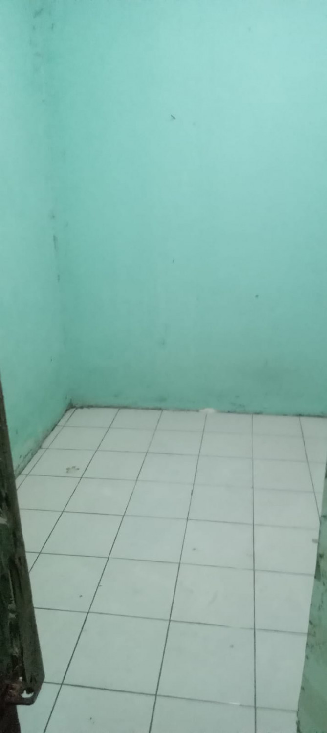 kamar tidur rmh second di pondok kelapa.jpeg
