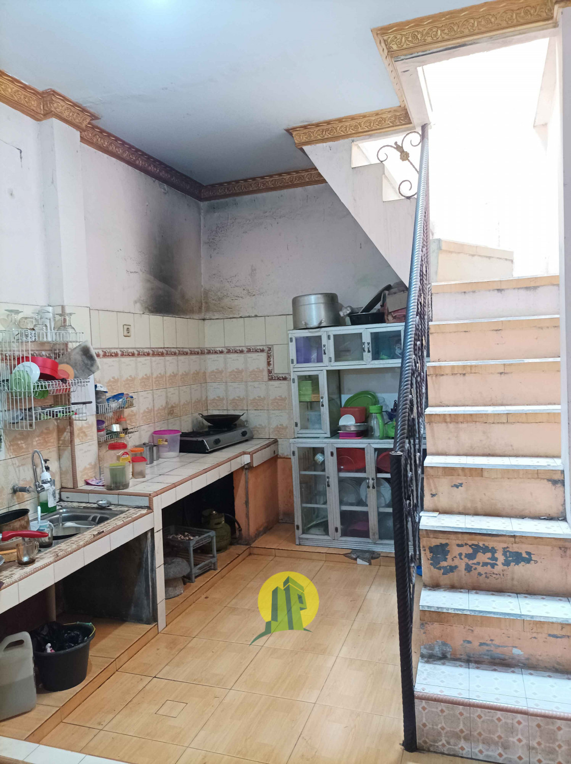 dapur dan akses tangga ke service area