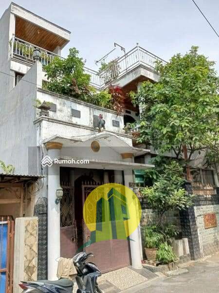 Rumah 3 Lantai Dekat Sumarecon 2.jpeg