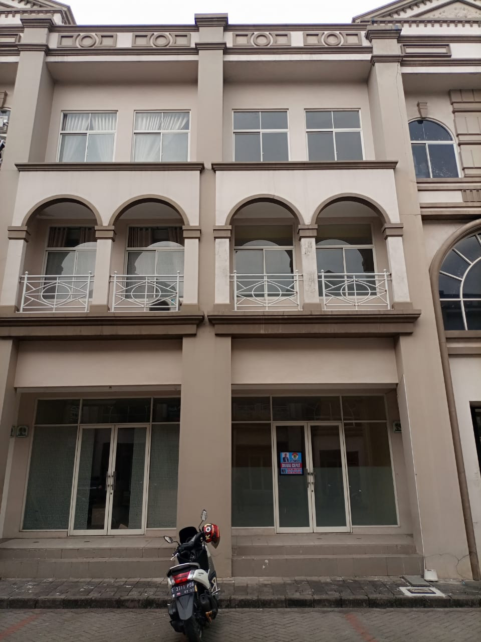 tampak depan ruko rrg 3 no 86 grand galaxy bekasi.jpeg