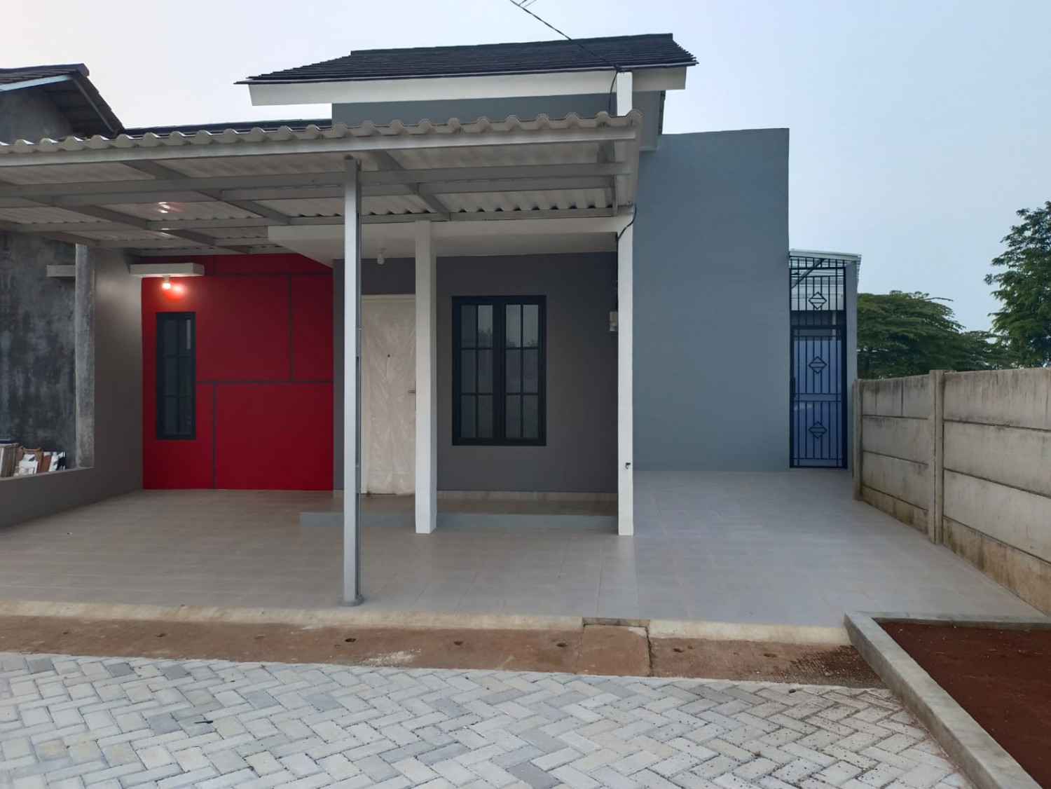 tampak dpn cluster lengkap kolam renang di bekasi timur.jpeg