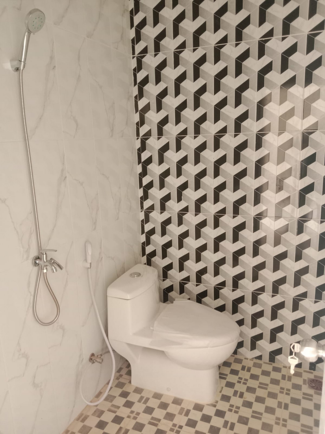 toilet cluster lengkap kolam renang di bekasi timur.jpeg